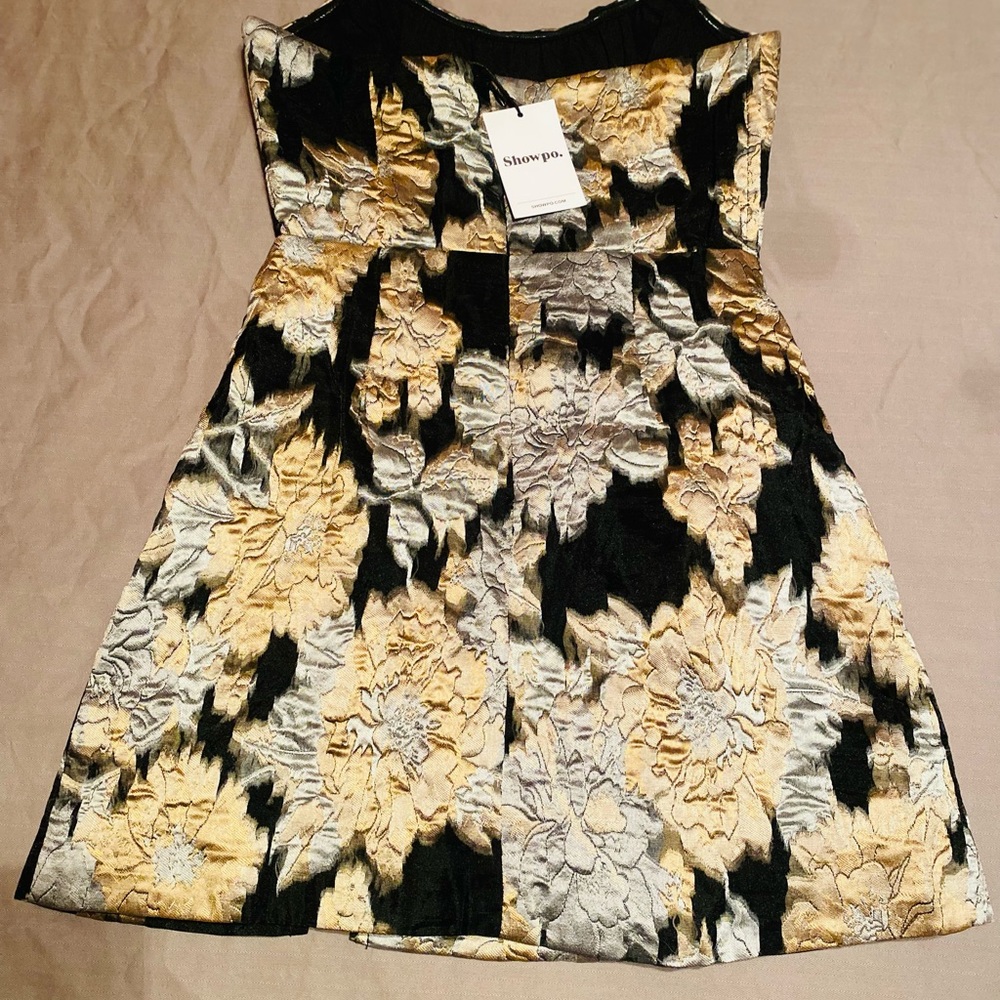 BRAILEY STRAPLESS MINI DRESS IN BLACK, SILVER & GOLD JACQUARD